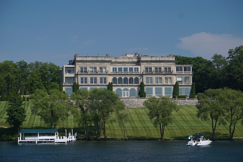 Beachfront-Mansions-Newport-Beach-VA