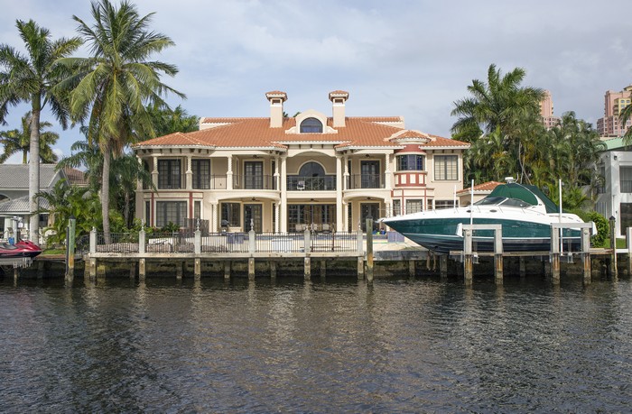Lakefront-Mansion-Fort-Lauderdale-FL