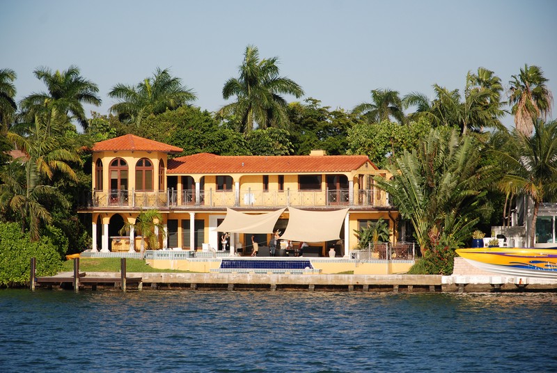 Lakefront-Mansion-Fort-Myers-FL