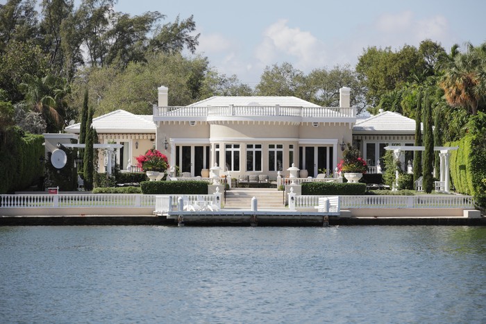 Lakefront-Mansion-Houston-TX